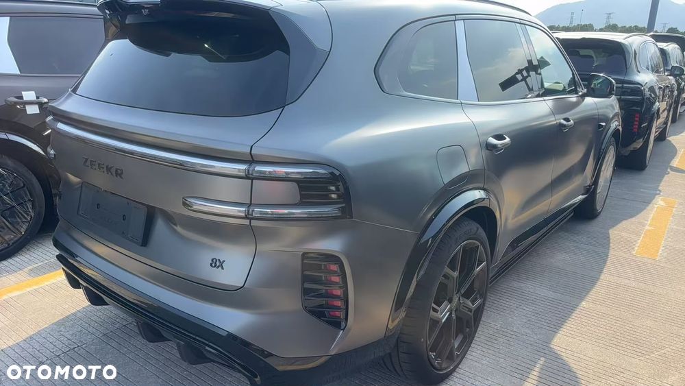 ZEEKR 8X - 11