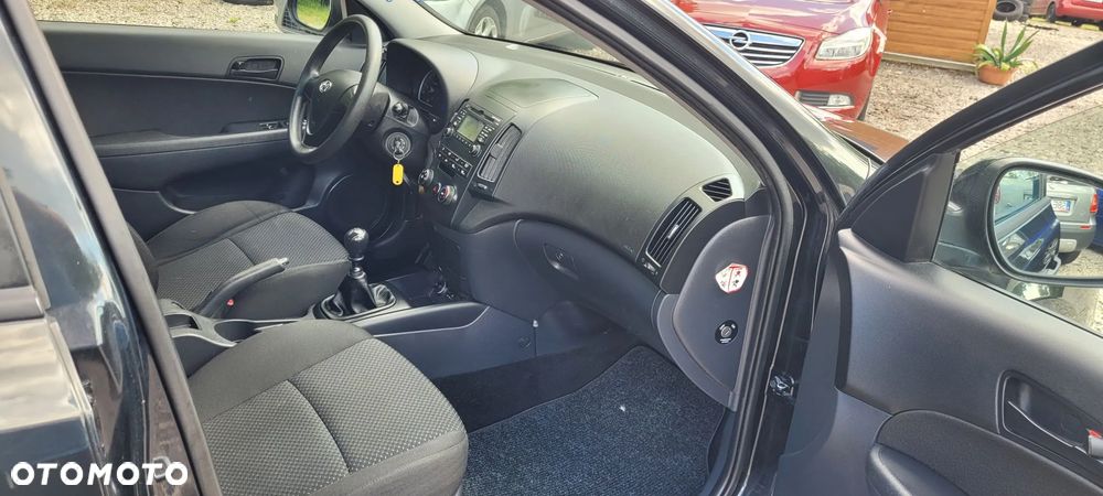 Hyundai i30 1.4 Blue Comfort - 24