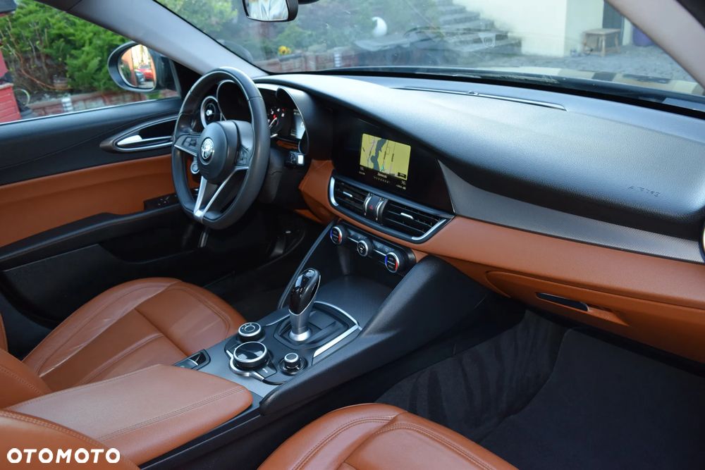 Alfa Romeo Giulia 2.2 AT8 Executive - 11