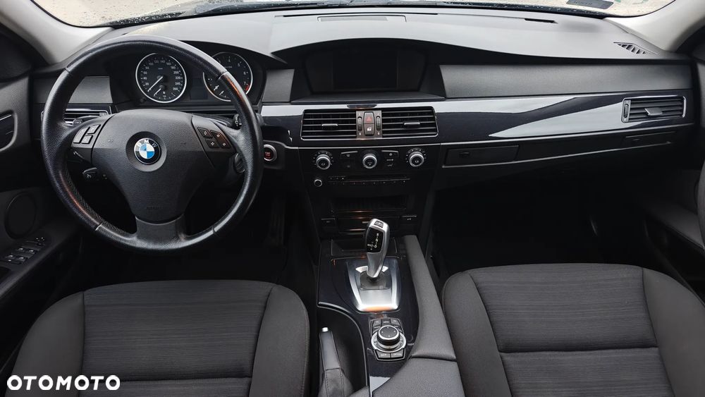 BMW Seria 5 520i - 26