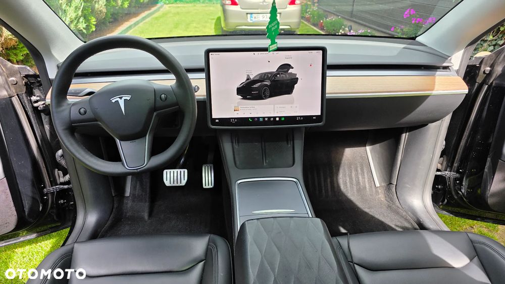Tesla Model Y - 13