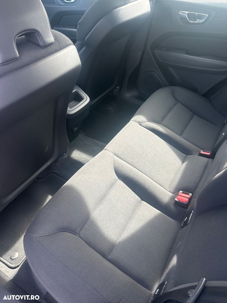 Volvo XC 60 B4 MHEV AWD Momentum - 7