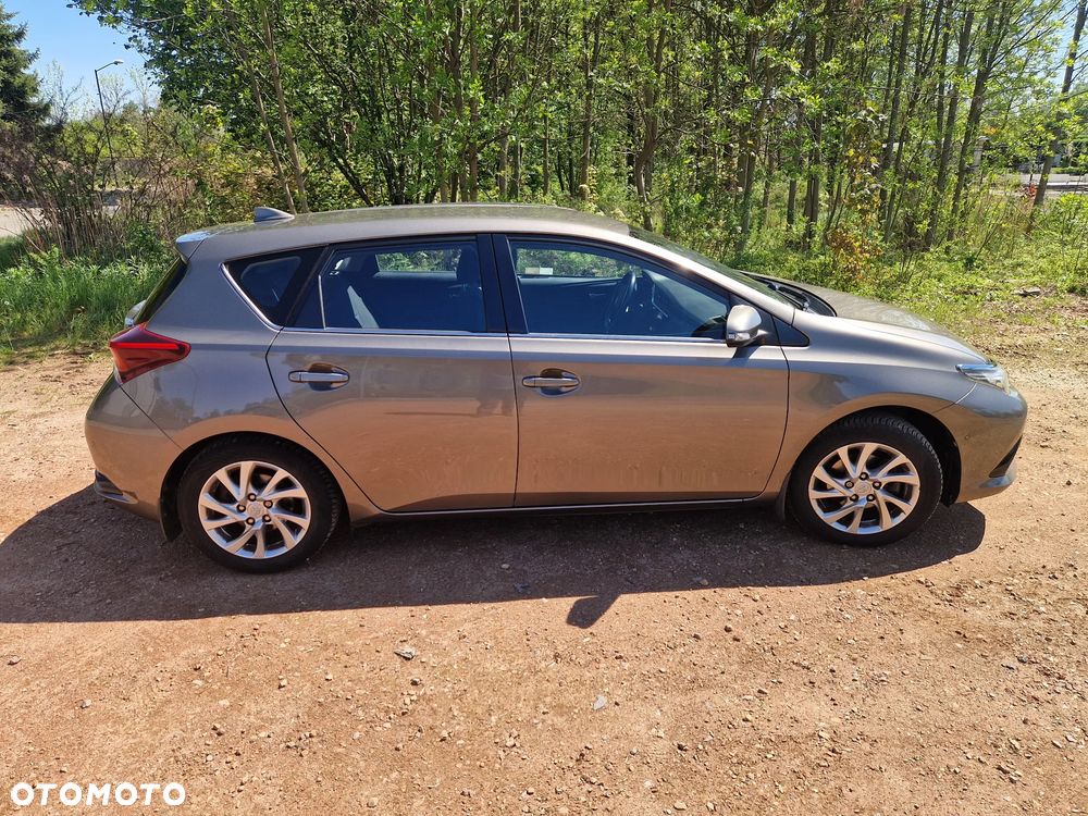 Toyota Auris 1.6 Premium - 6