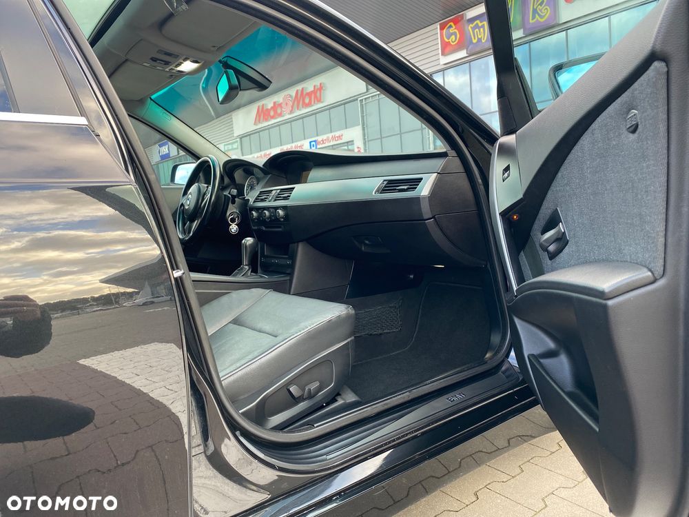 BMW Seria 5 525d - 13