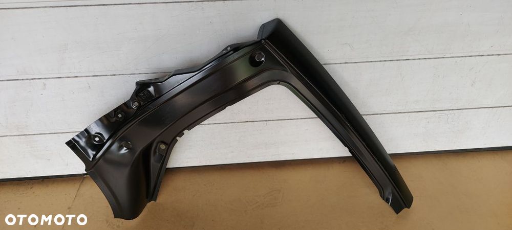 Słupek poszycie prawy tył błotnik Peugeot 107 Citroen C1 - 1