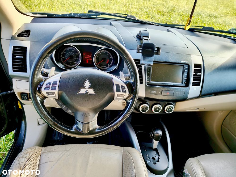 Mitsubishi Outlander 3.0 V6 XLS - 10