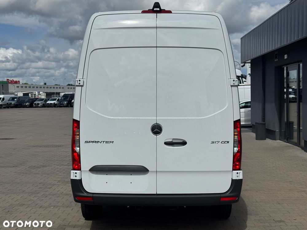 Mercedes-Benz Sprinter - 5