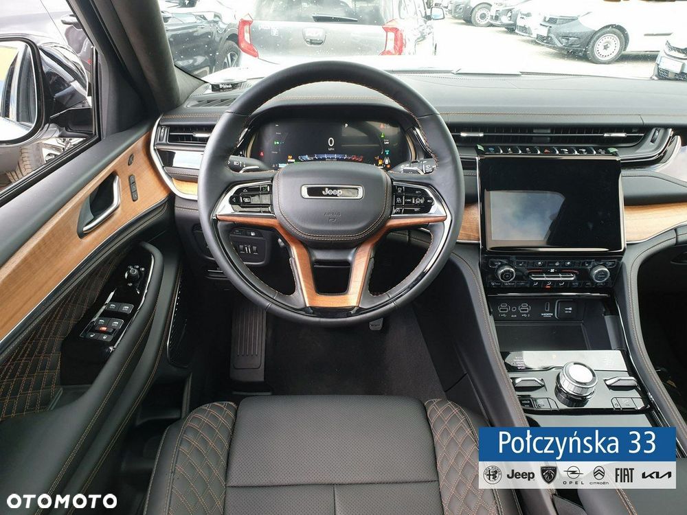 Jeep Grand Cherokee - 33