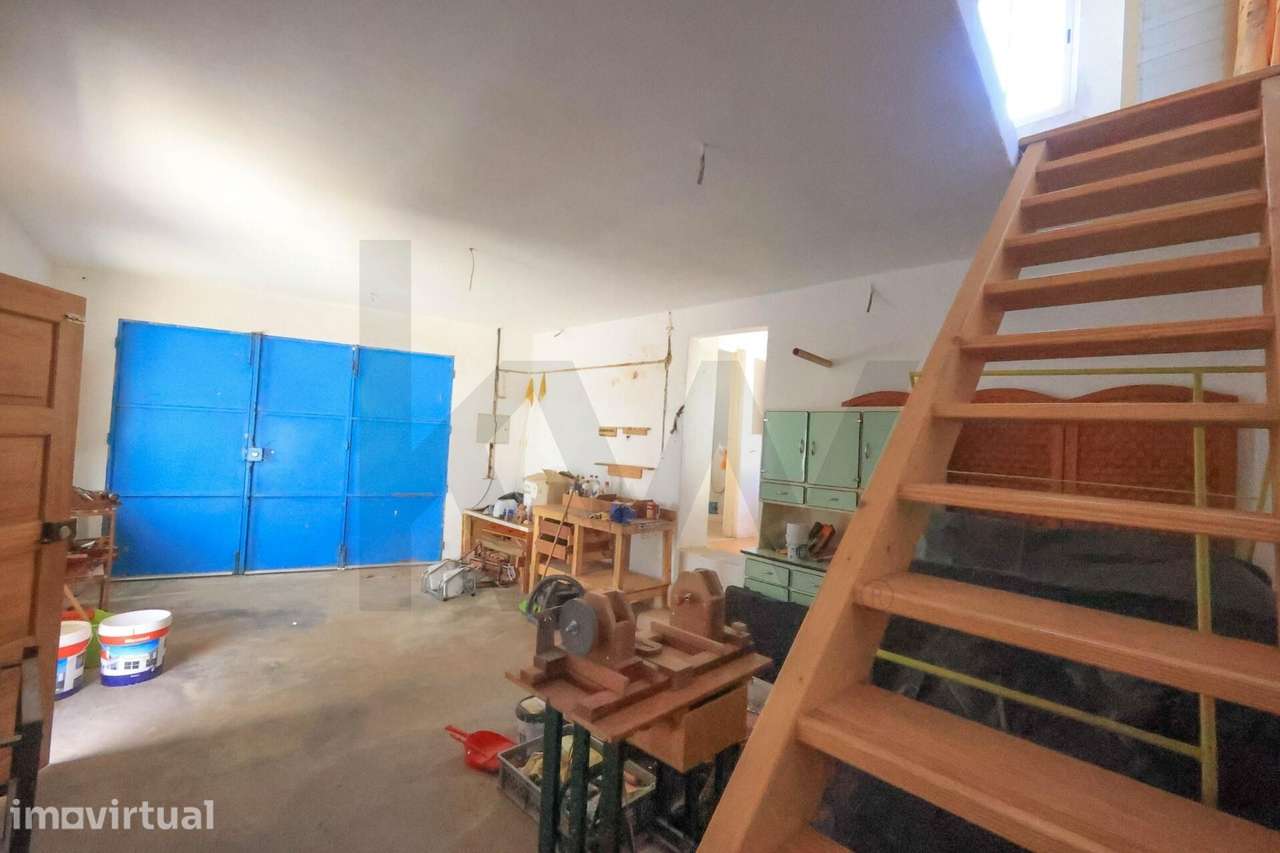 Armazém com quintal passivel de converter em habitação. - Grande imagem: 3/14