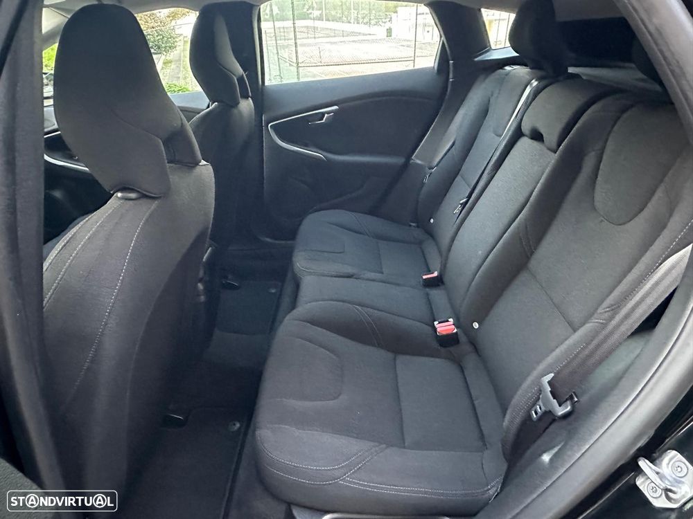 Volvo V40 2.0 D2 Momentum - 4