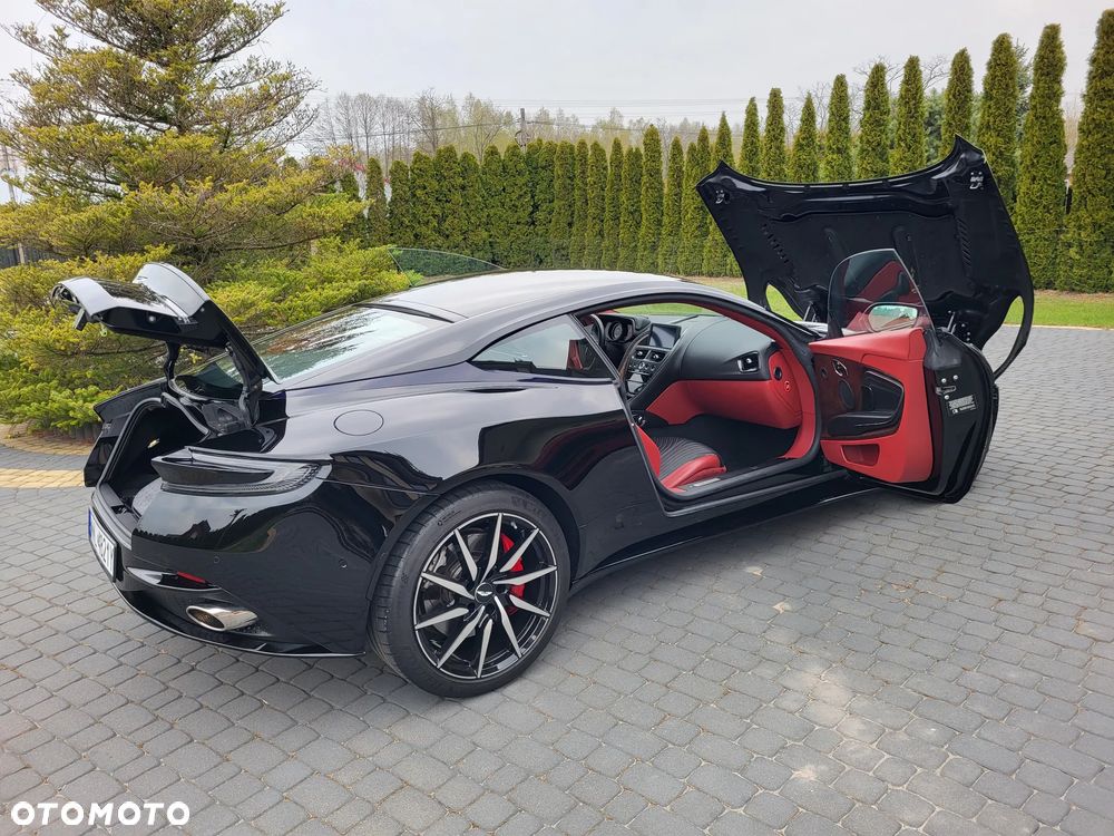 Aston Martin DB11 Launch Edition - 37