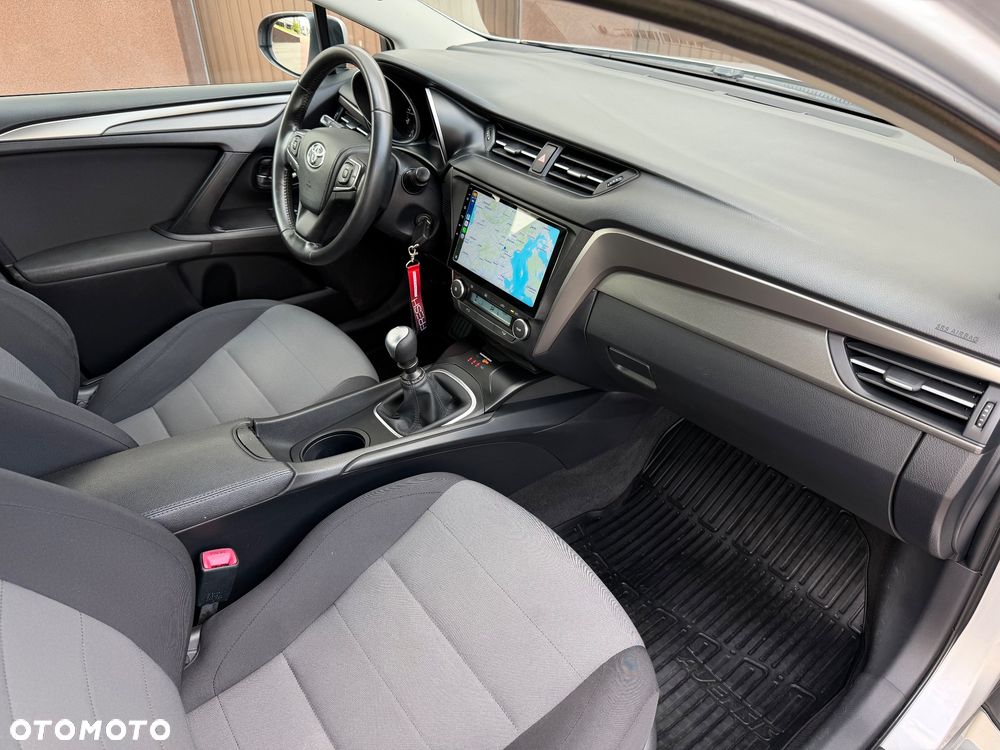 Toyota Avensis 1.8 Active - 21