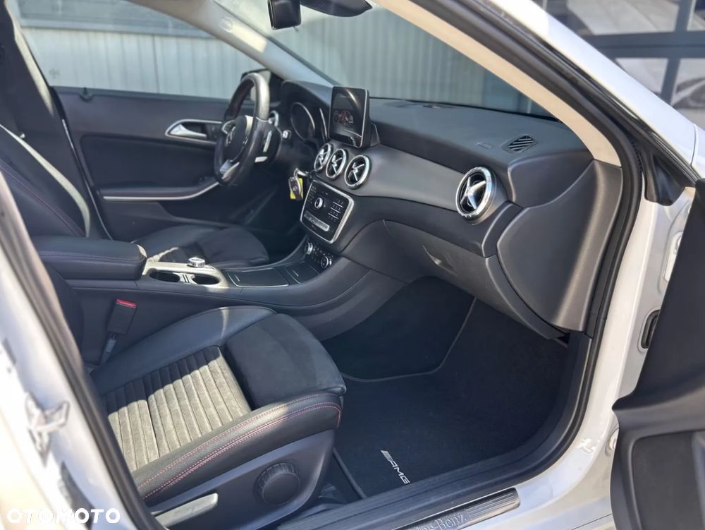 Mercedes-Benz CLA 250 4-Matic AMG Line - 22