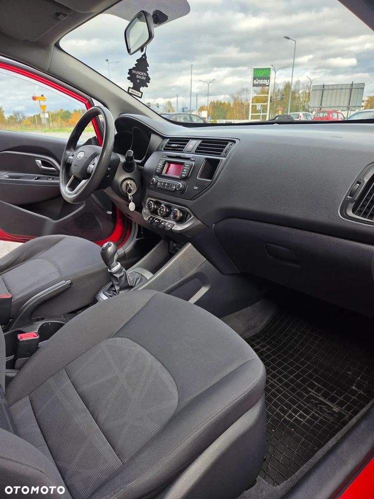Kia Rio 1.4 M - 11