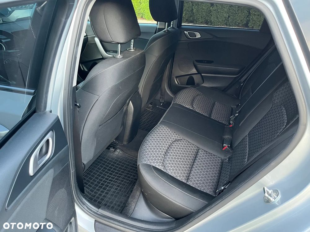 Kia Ceed 1.6 CRDi mHEV M - 8