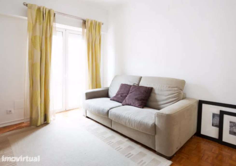 Excelente apartamento T1 mobilado e equipado nas Avenidas Novas - Grande imagem: 2/16