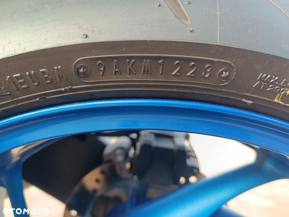 Suzuki GSX 1000 - 26