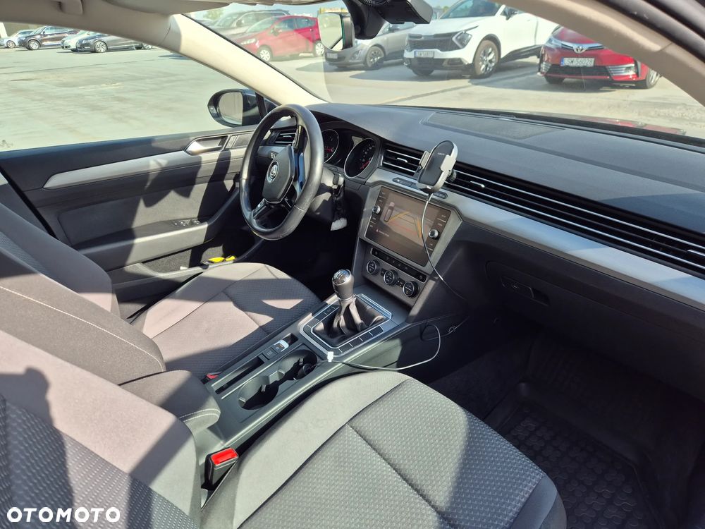 Volkswagen Passat 2.0 TDI BMT Trendline - 2