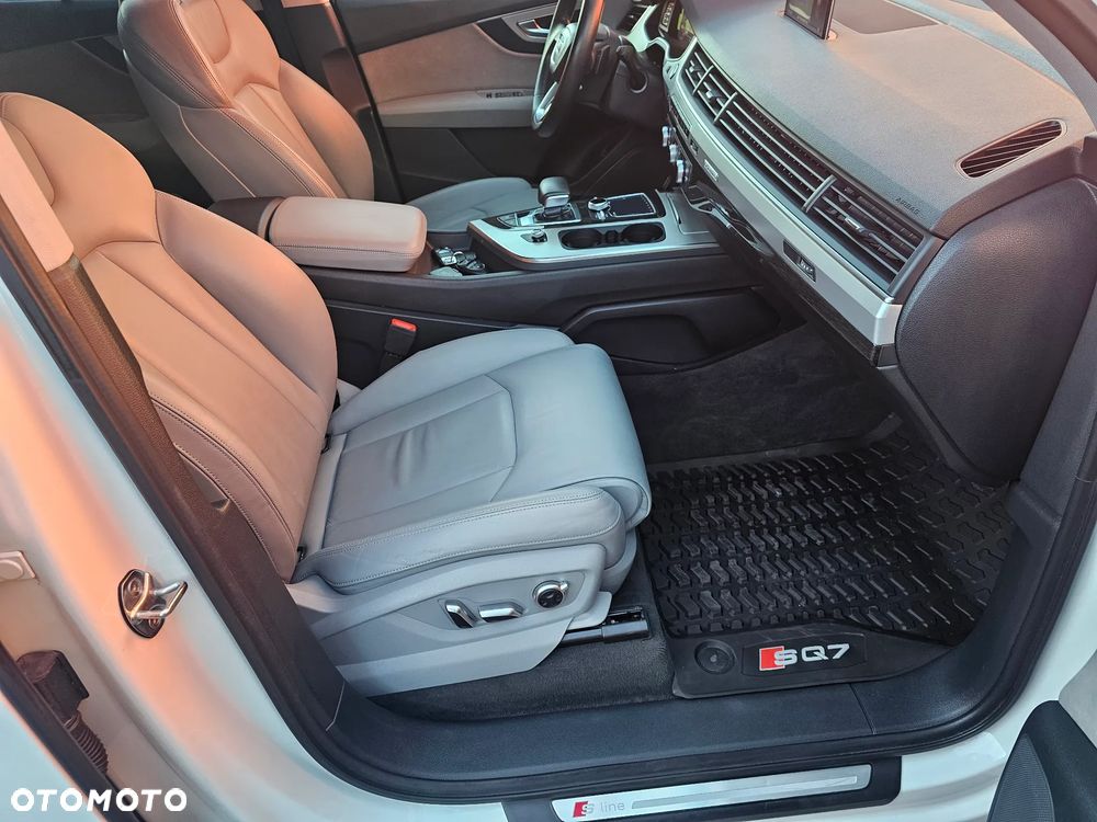 Audi Q7 - 7