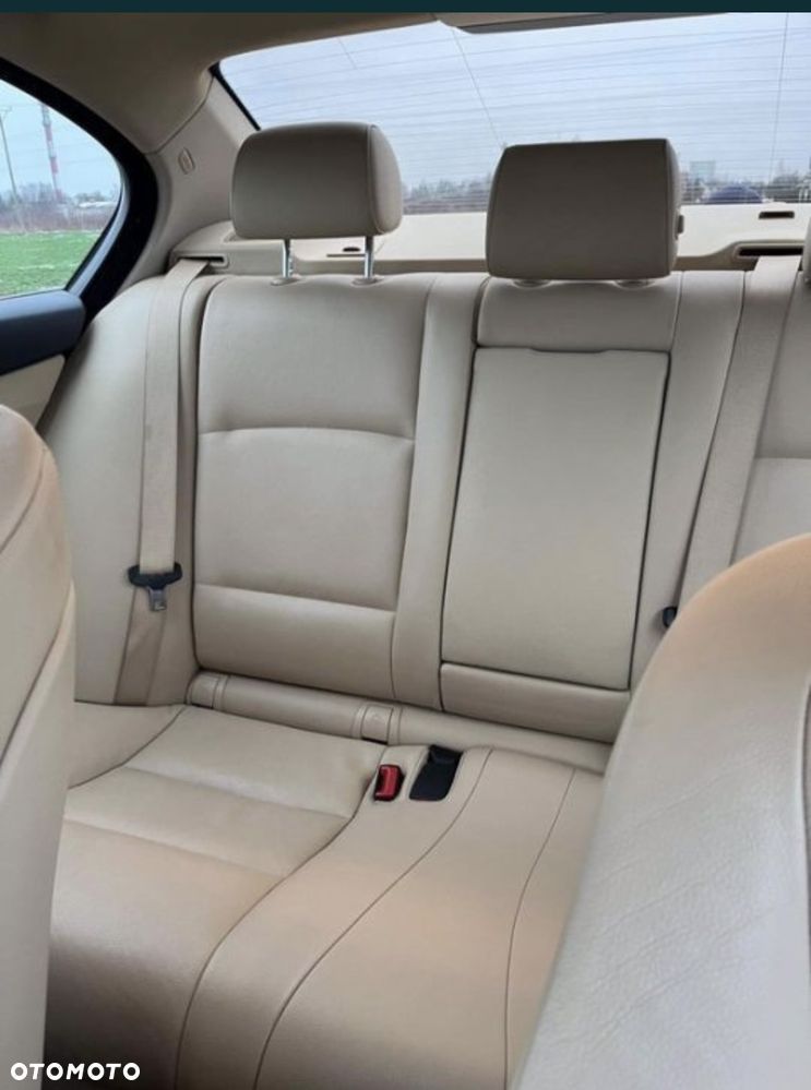 BMW Seria 5 528i xDrive Luxury Line - 12