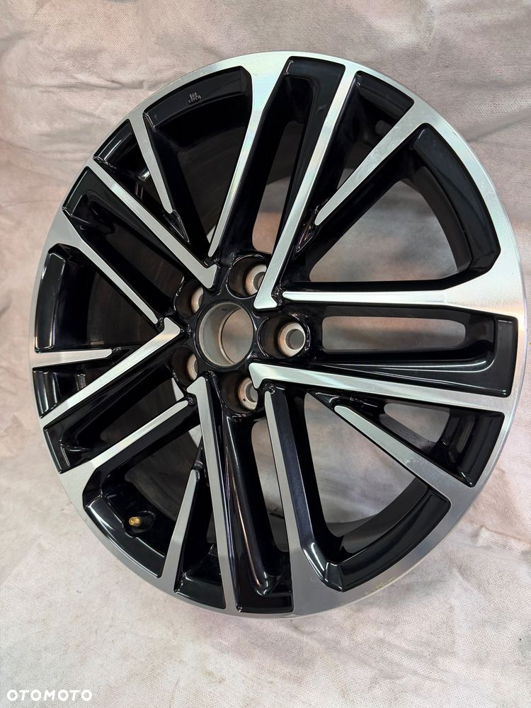 FELGA ALUMINIOWA TOYOTA CAMRY IX 18" 8J ET50 5X114.3 - 3