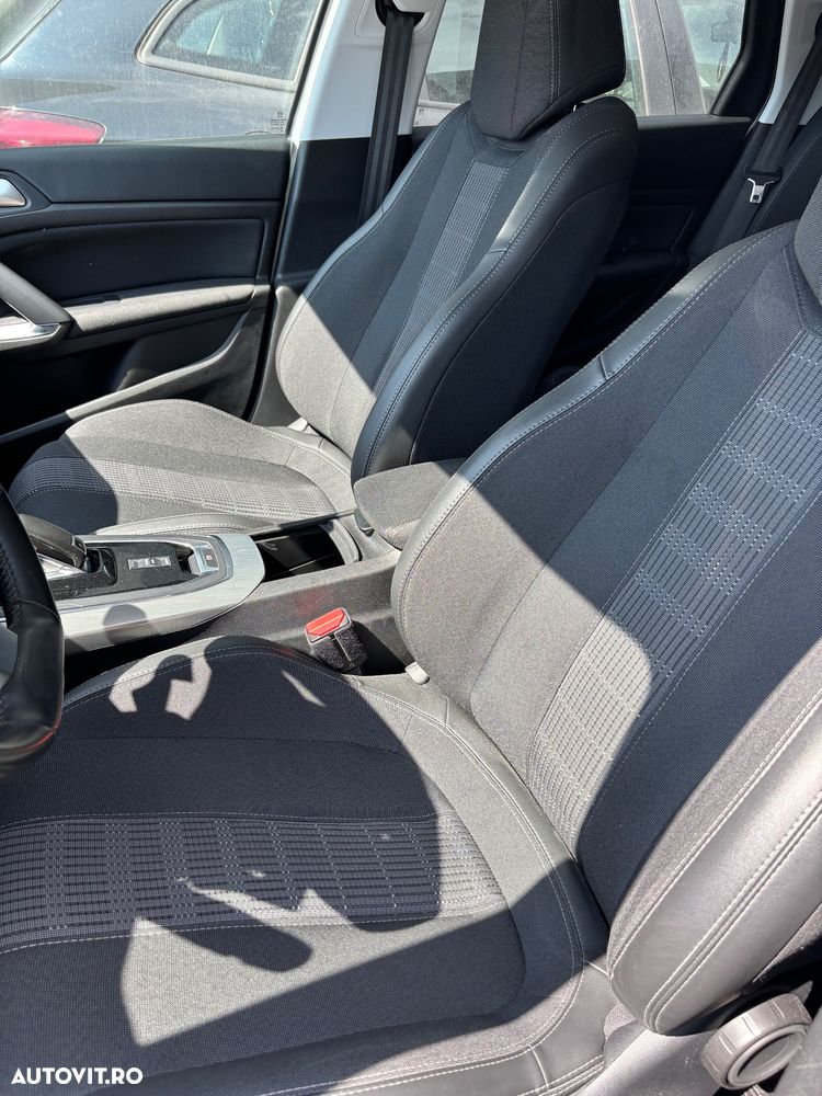 Peugeot 308 1.2 L PureTech Turbo S&S EAT8 Active Pack - 6
