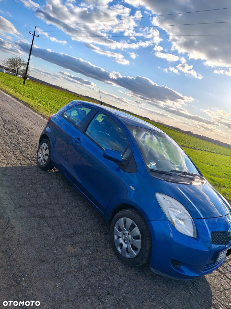 Toyota Yaris 1.3 - 6