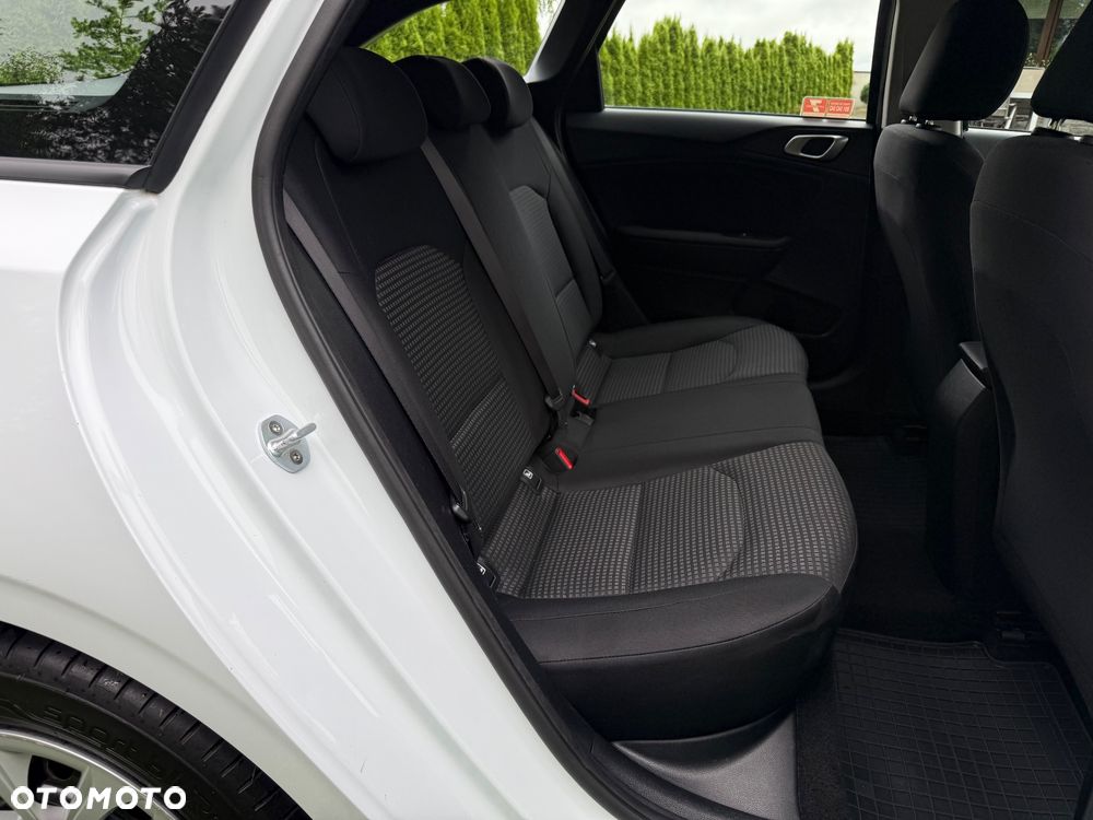 Kia Ceed - 24