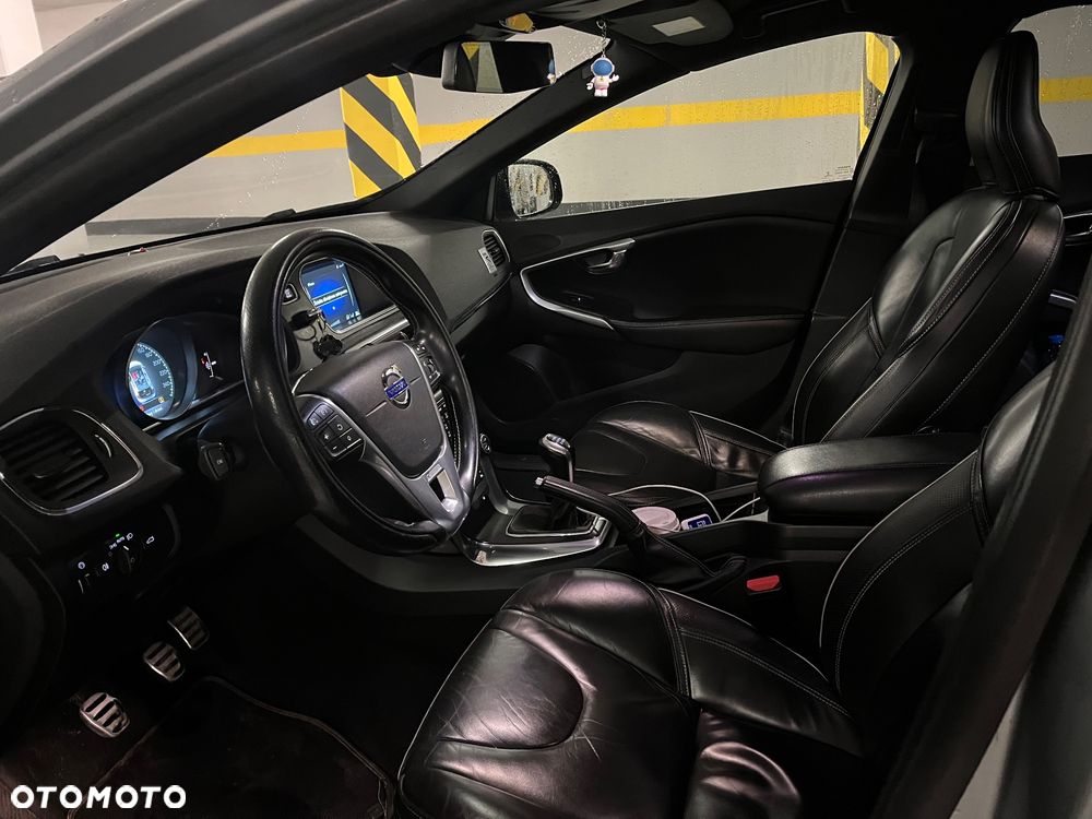 Volvo V40 D4 Drive-E R-Design Momentum - 16