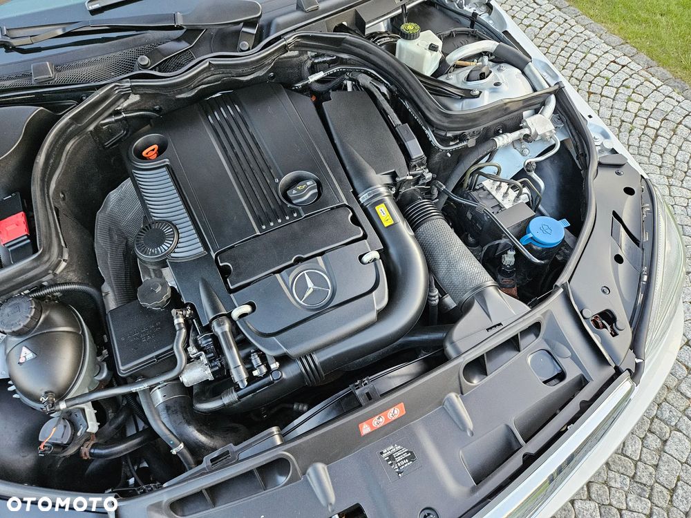 Mercedes-Benz Klasa C 200 CGI BlueEff Elegance - 39