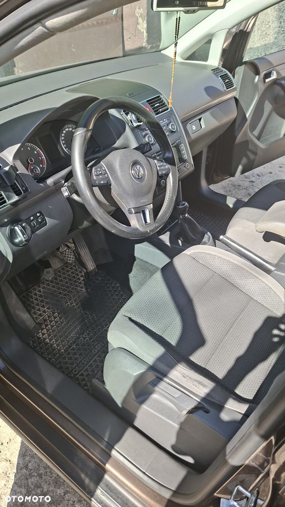 Volkswagen Touran - 19