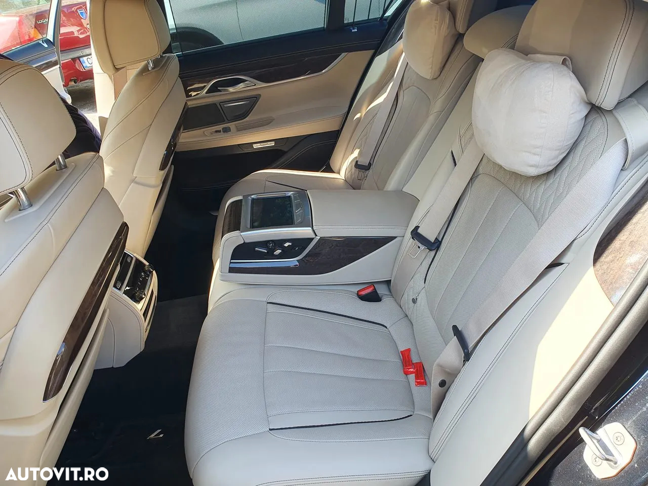 BMW Seria 7 750d xDrive - 28