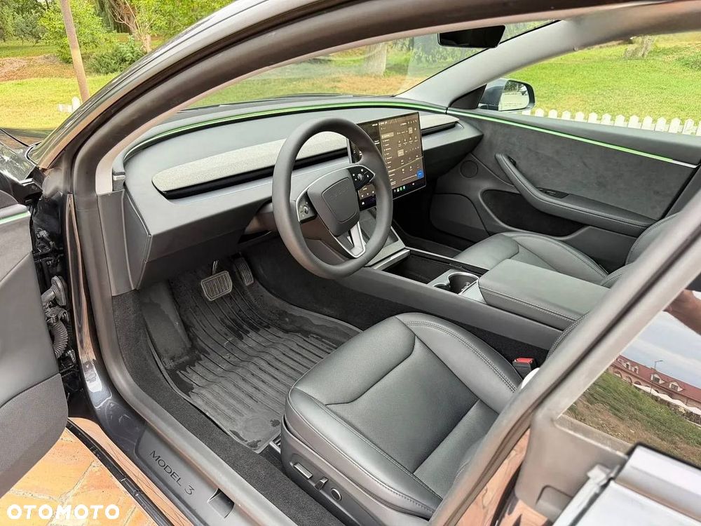 Tesla Model 3 - 10