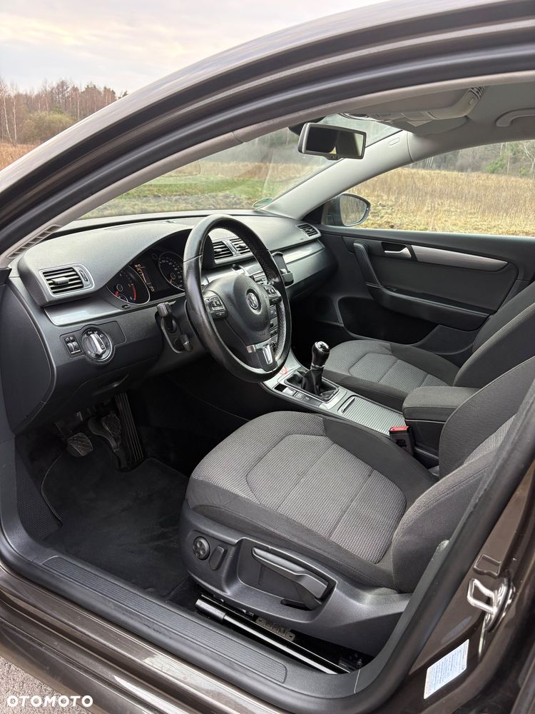 Volkswagen Passat 2.0 Blue TDI SCR Trendline - 9