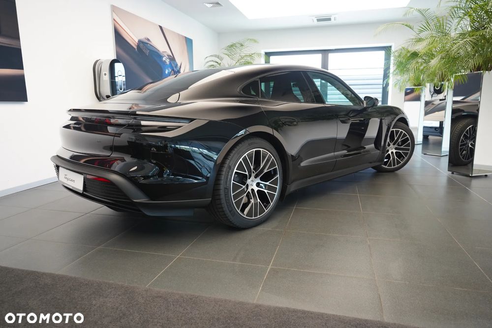 Porsche Taycan - 36