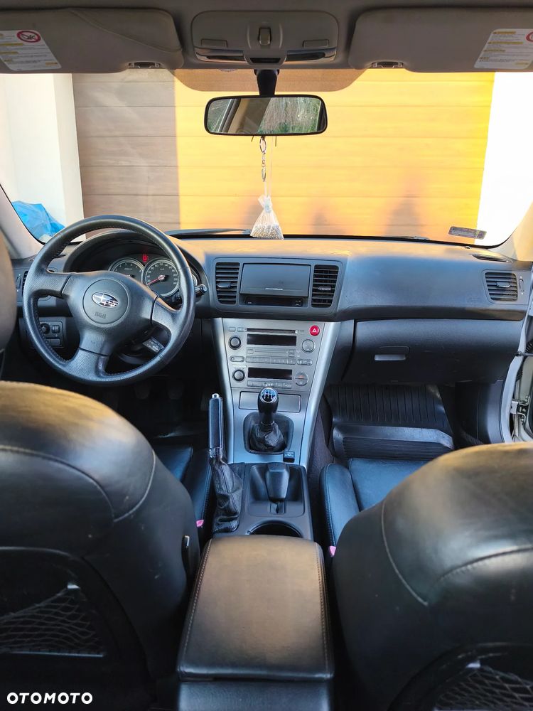 Subaru Outback 2.5i MT - 16