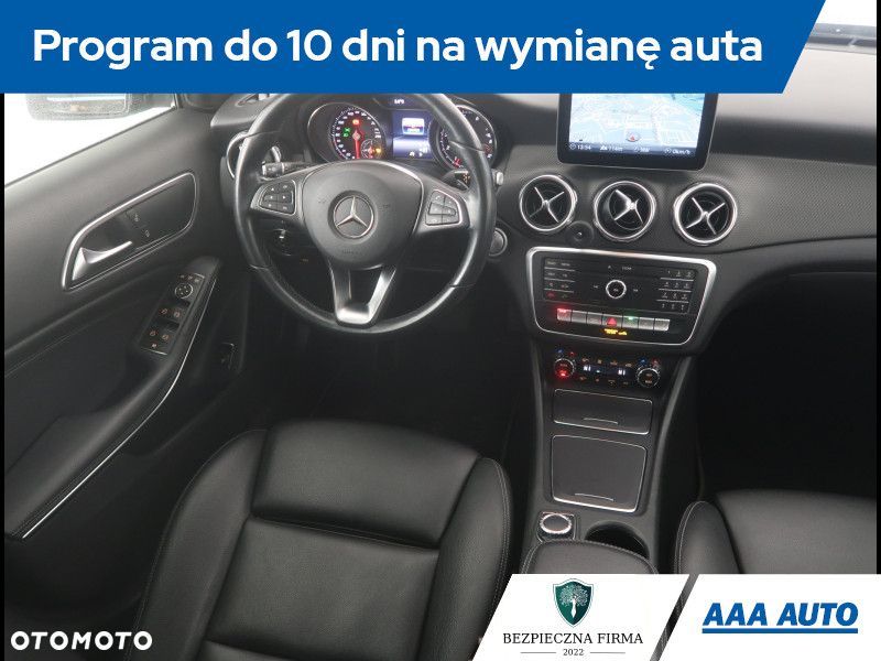 Mercedes-Benz GLA - 8