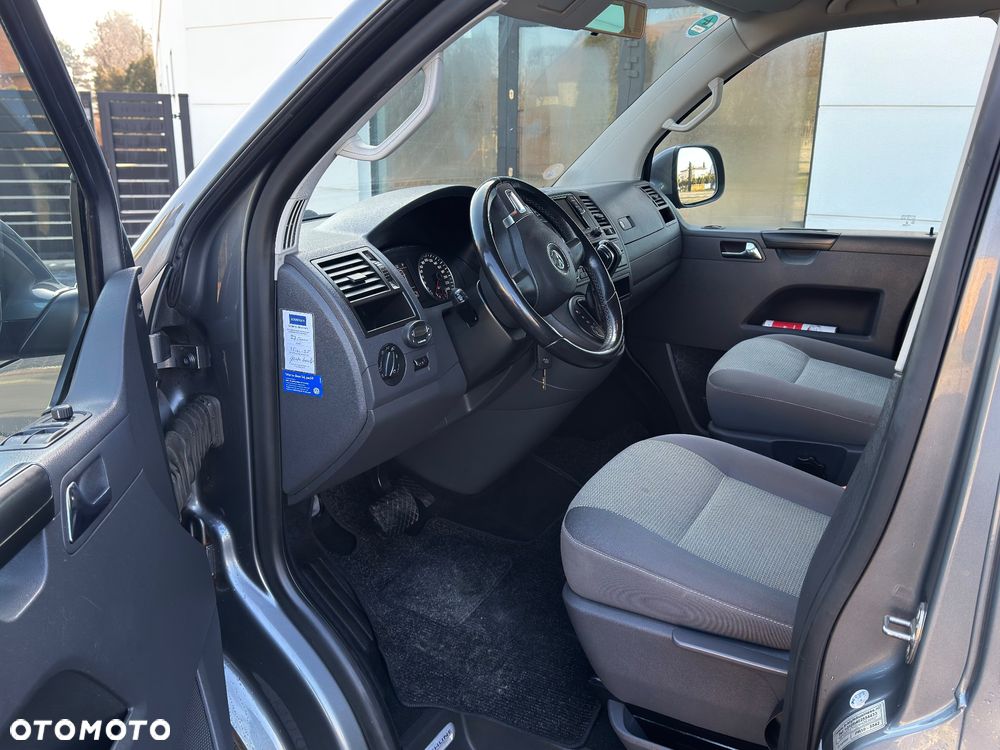 Volkswagen Caravelle - 8