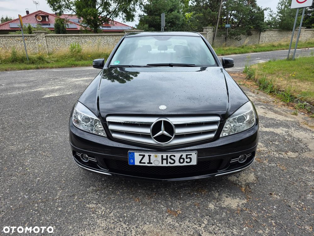 Mercedes-Benz Klasa C 180 CGI Automatik BlueEFFICIENCY Avantgarde - 28