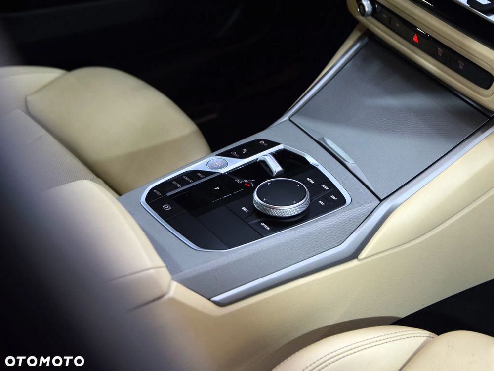 BMW Seria 3 318i - 23