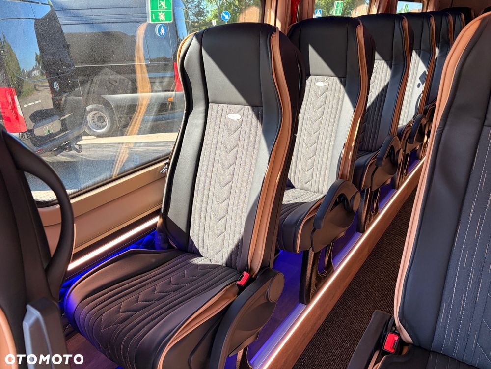 Mercedes-Benz Sprinter 519 - 12