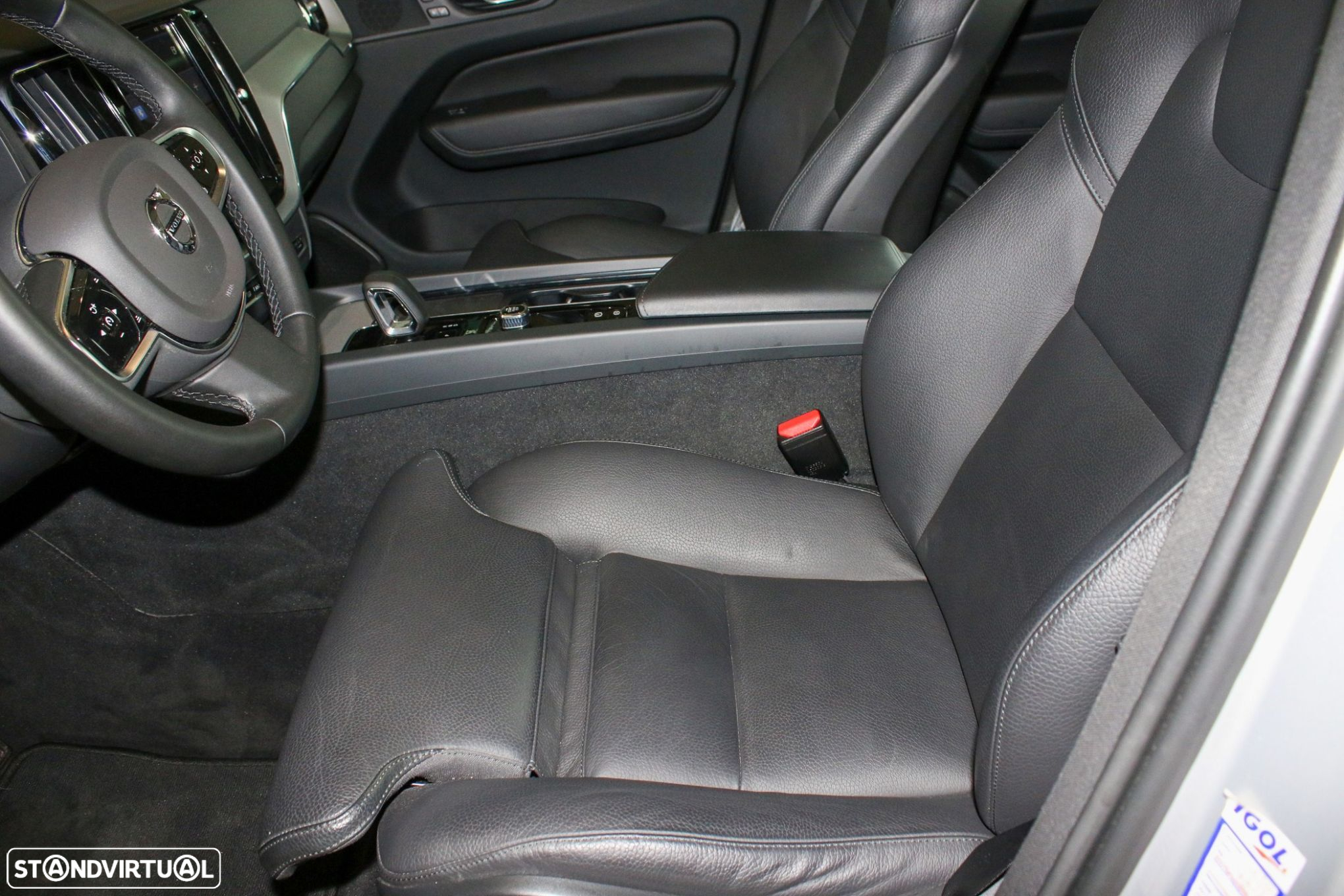 Volvo XC 60 2.0 T6 PHEV Black Edition AWD - 37