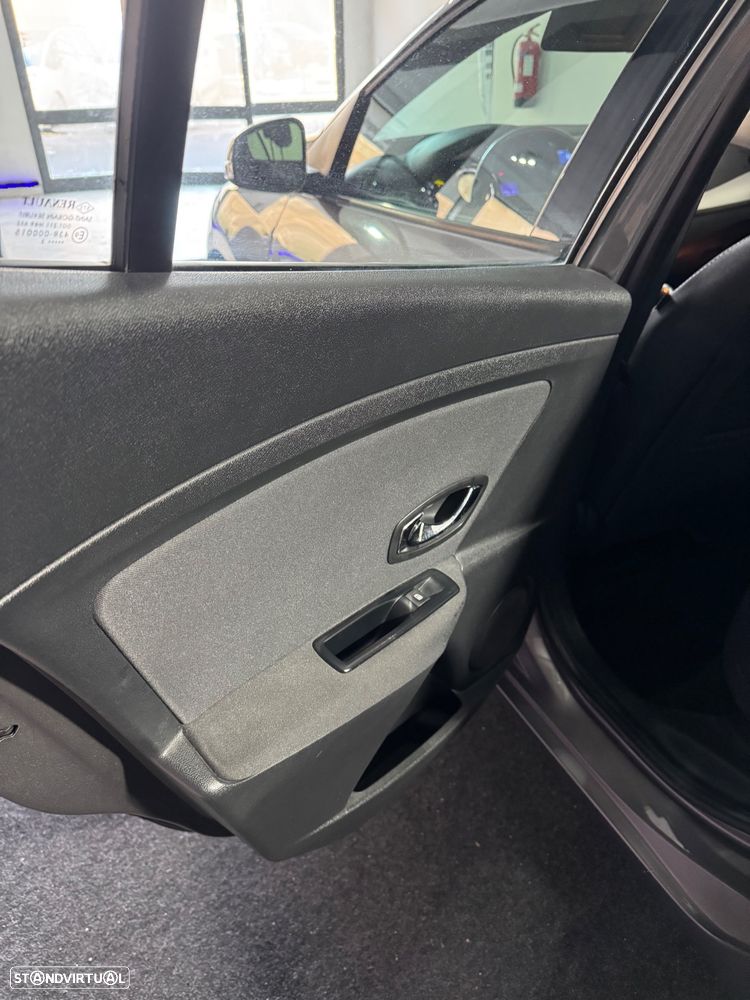 Renault Mégane 1.5 dCi Dynamique S - 9