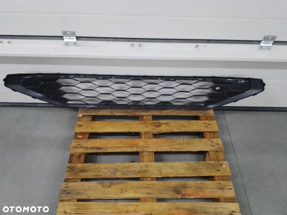 KRATKA ZDERZAKA ŚRODKOWA PRZÓD VW PASSAT B8 R-LINE - 4