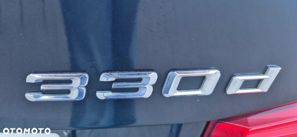 BMW Seria 3 330d Edition Luxury Line Purity - 18