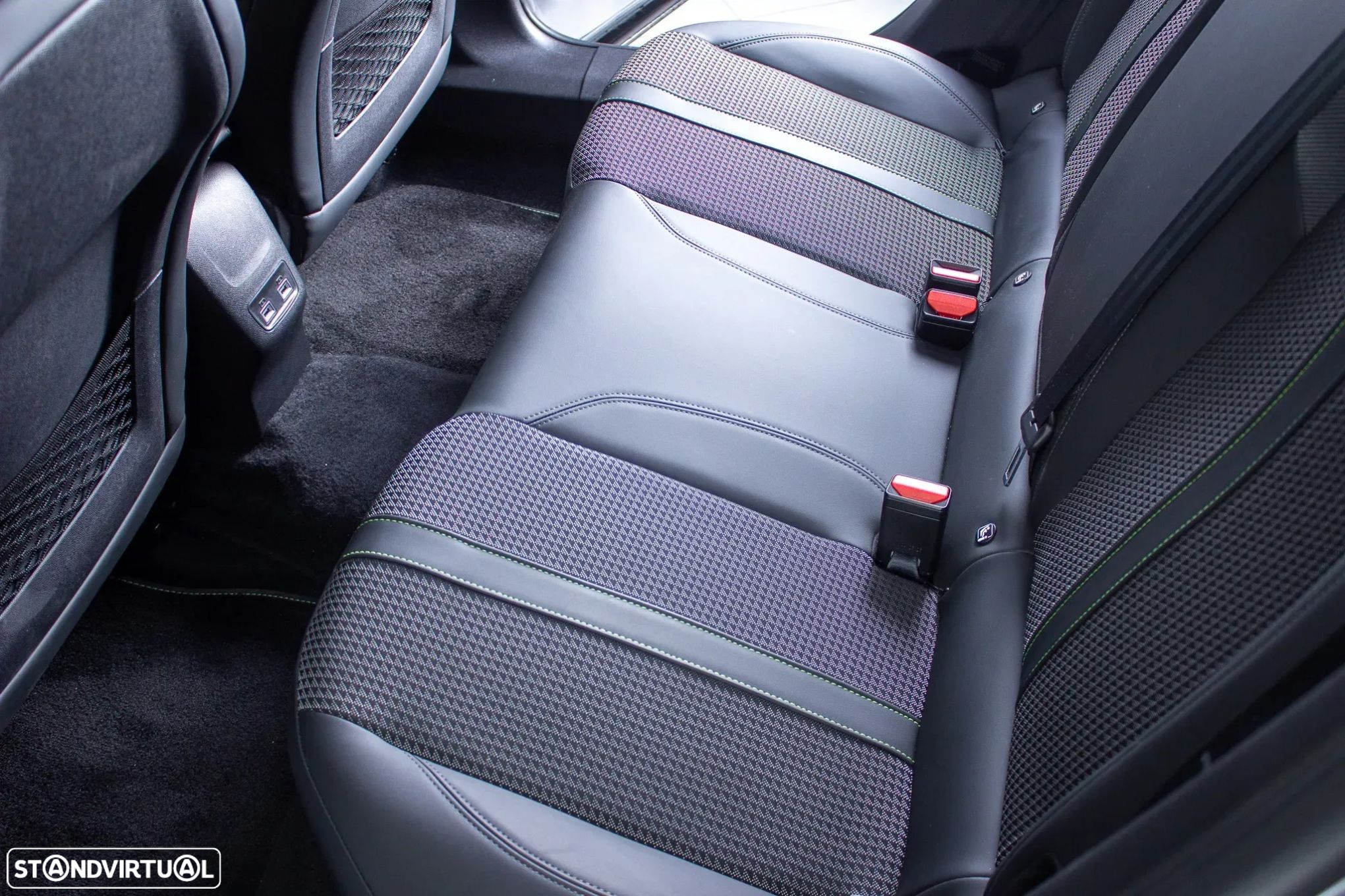 Peugeot e-2008 GT Pack - 9