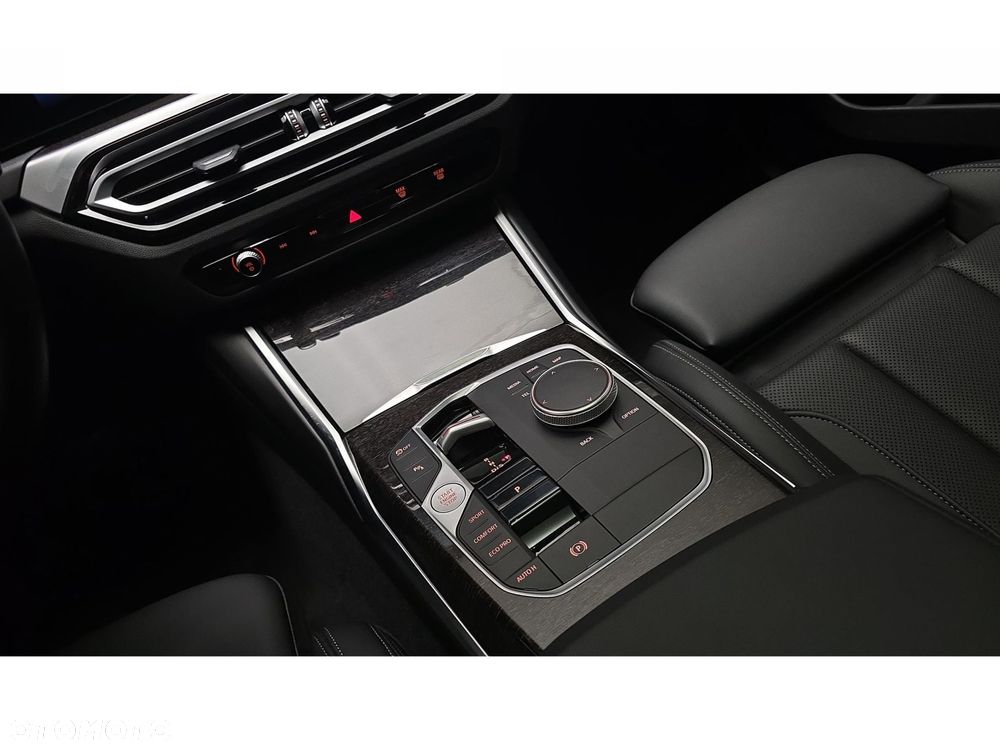 BMW Seria 3 320d xDrive - 22