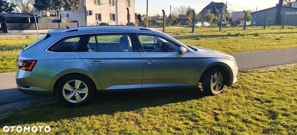 Skoda Superb 2.0 TDI SCR Sportline DSG - 4