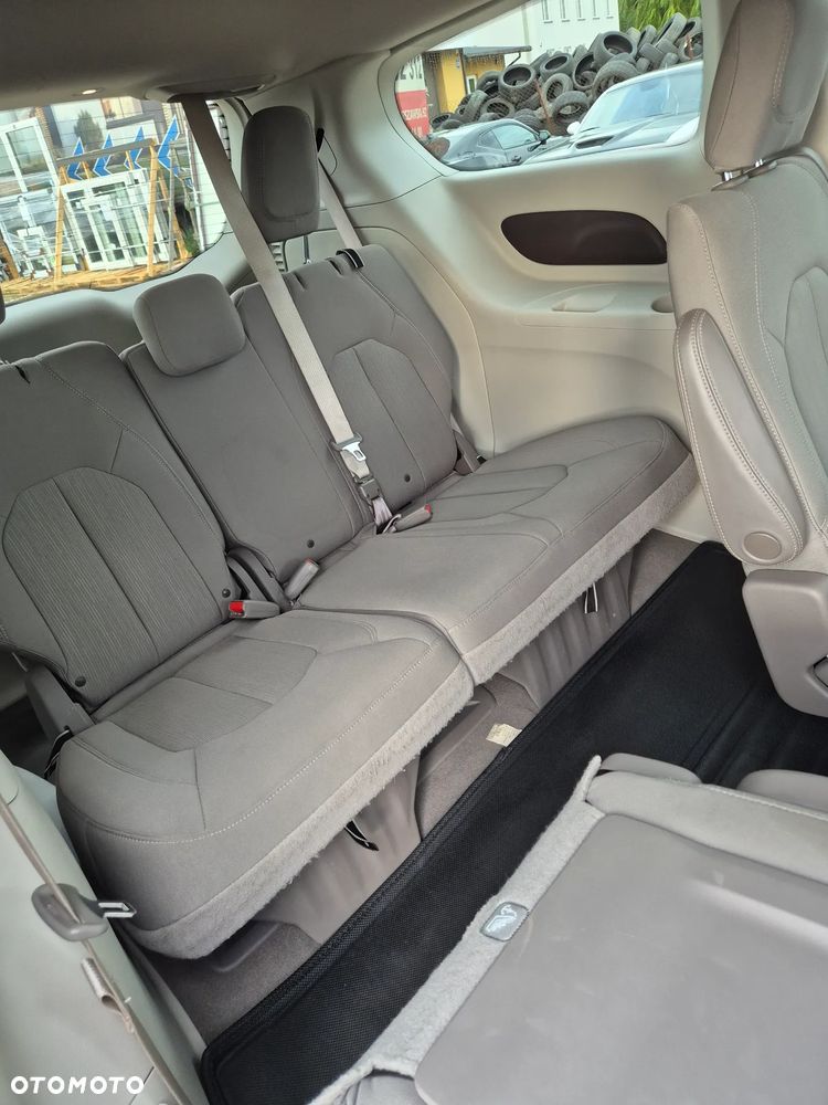 Chrysler Pacifica - 25