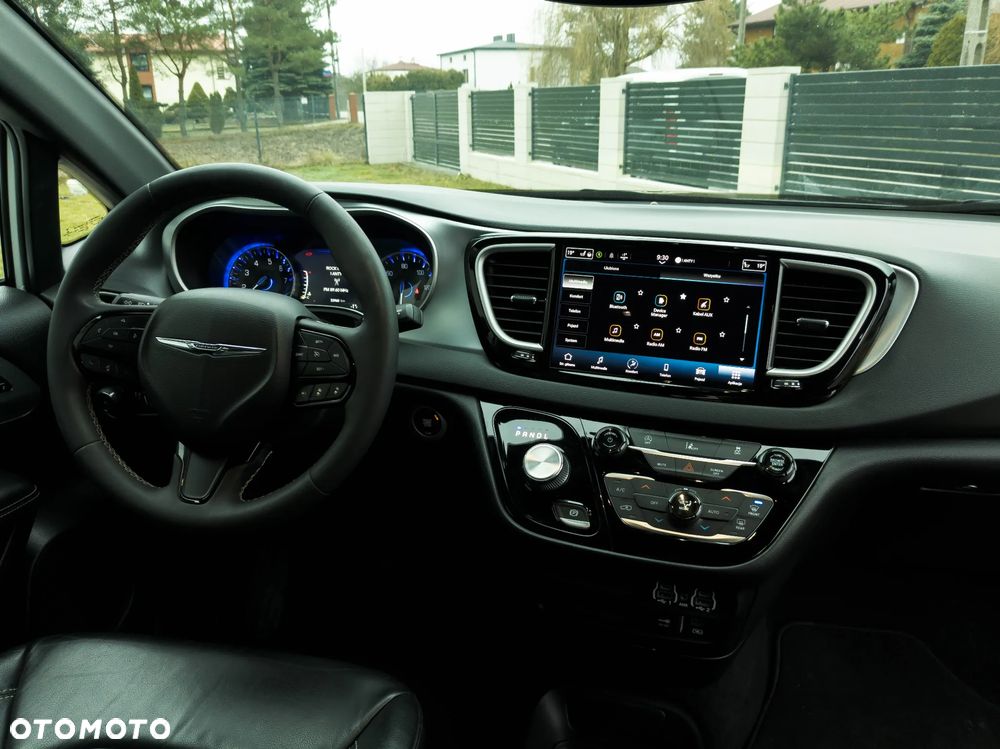 Chrysler Pacifica - 33